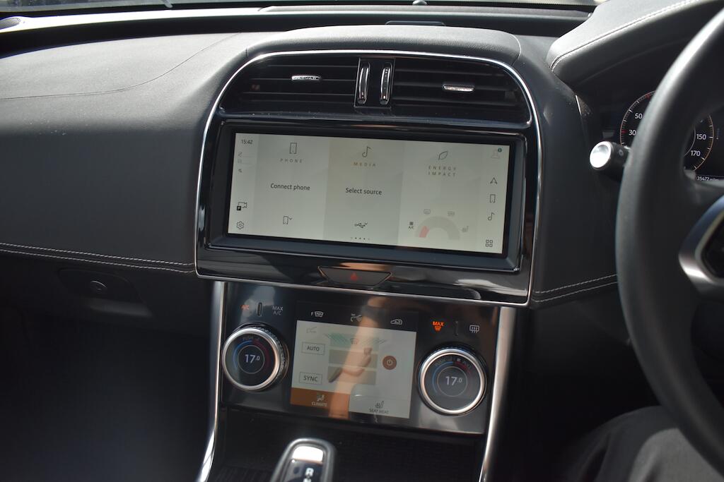 Jaguar Xe view 58