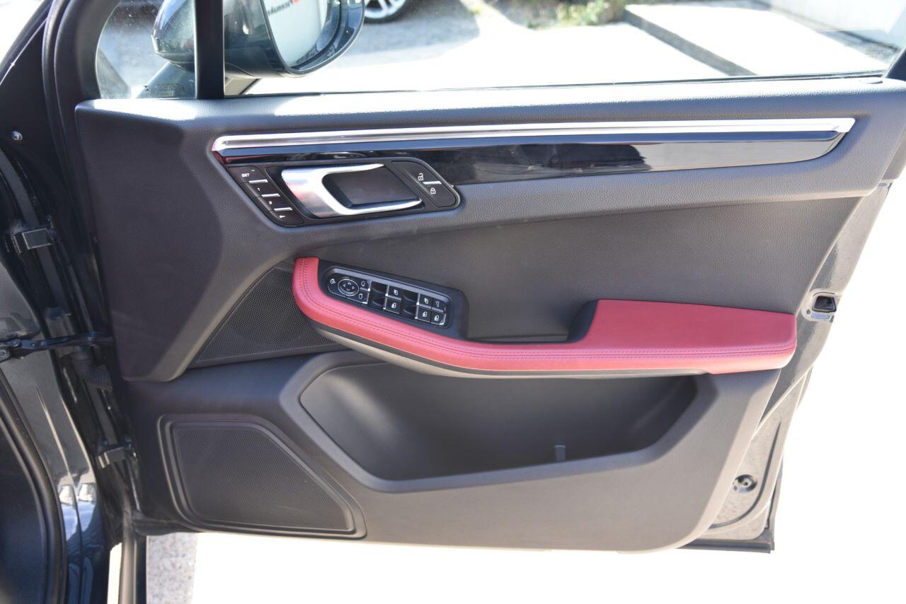Porsche Macan view 55