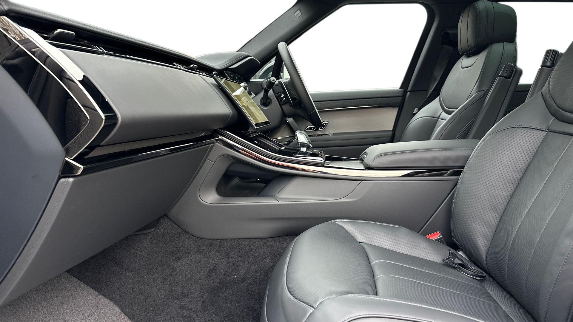 Land Rover Range Rover Sport view 3