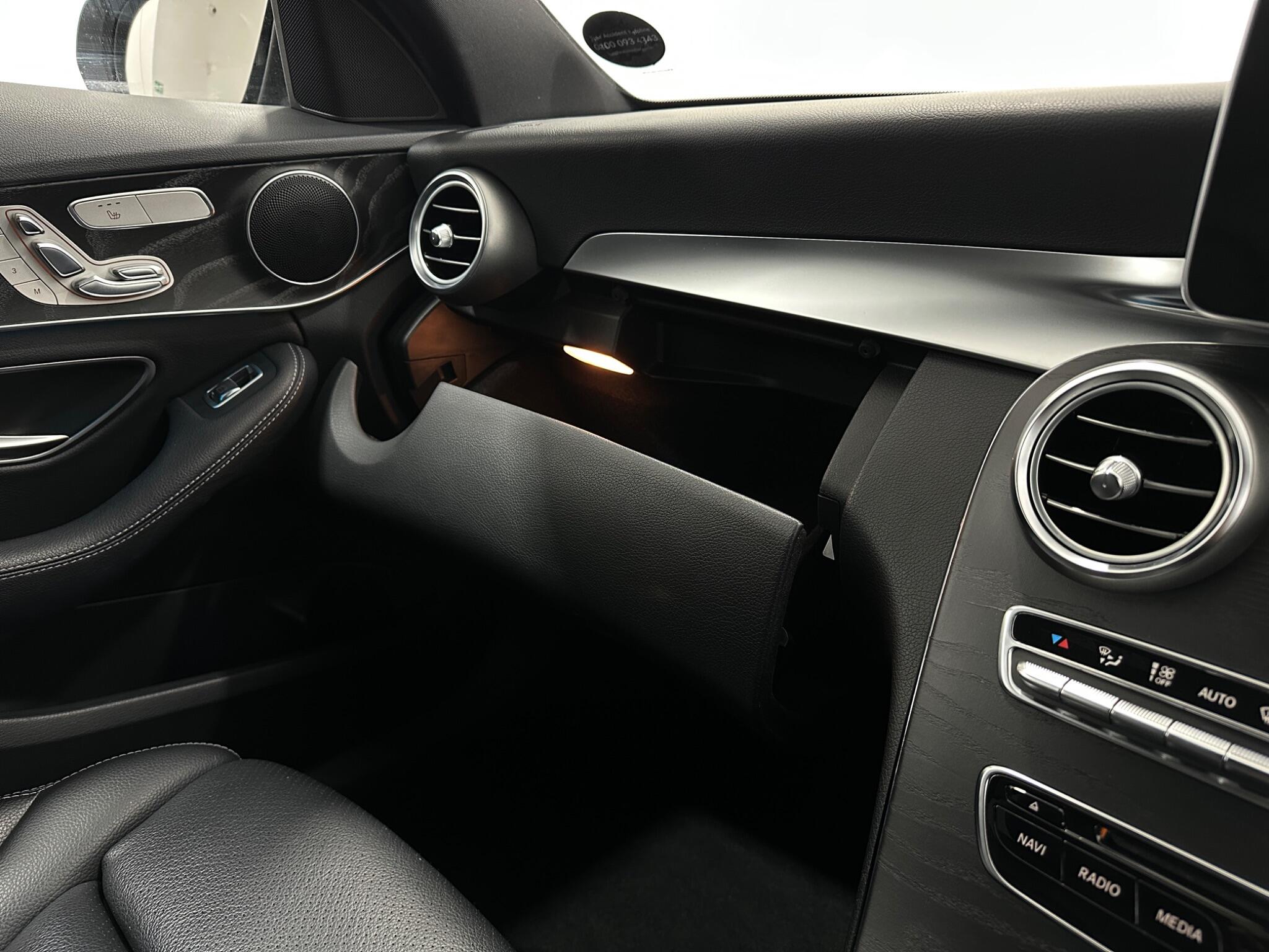 Mercedes-Benz C Class view 29