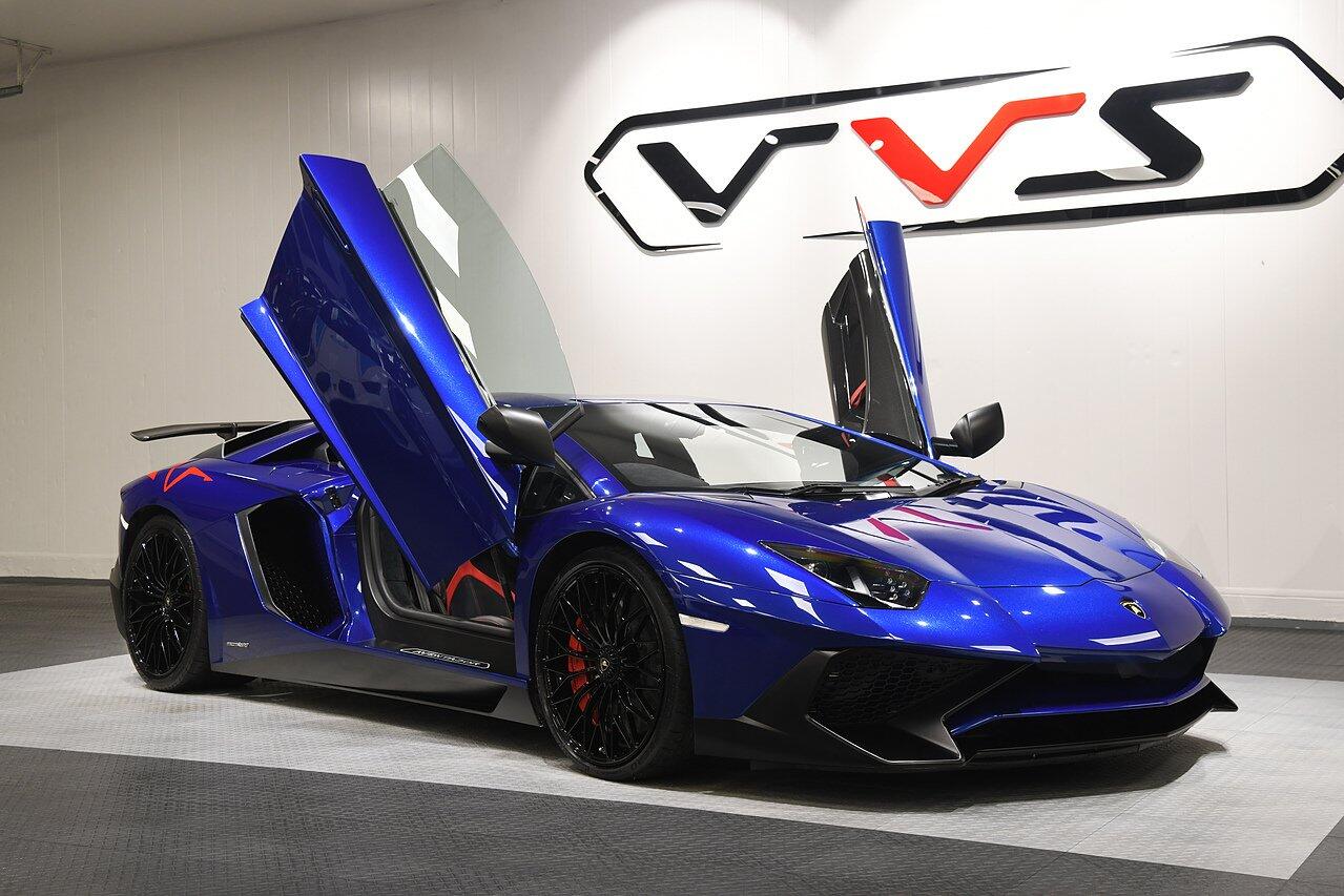 Lamborghini Aventador view 39