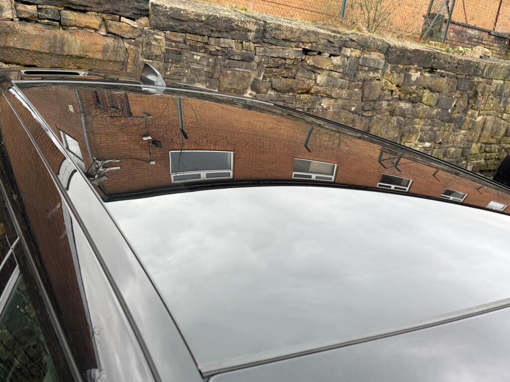 Land Rover Range Rover Velar view 9