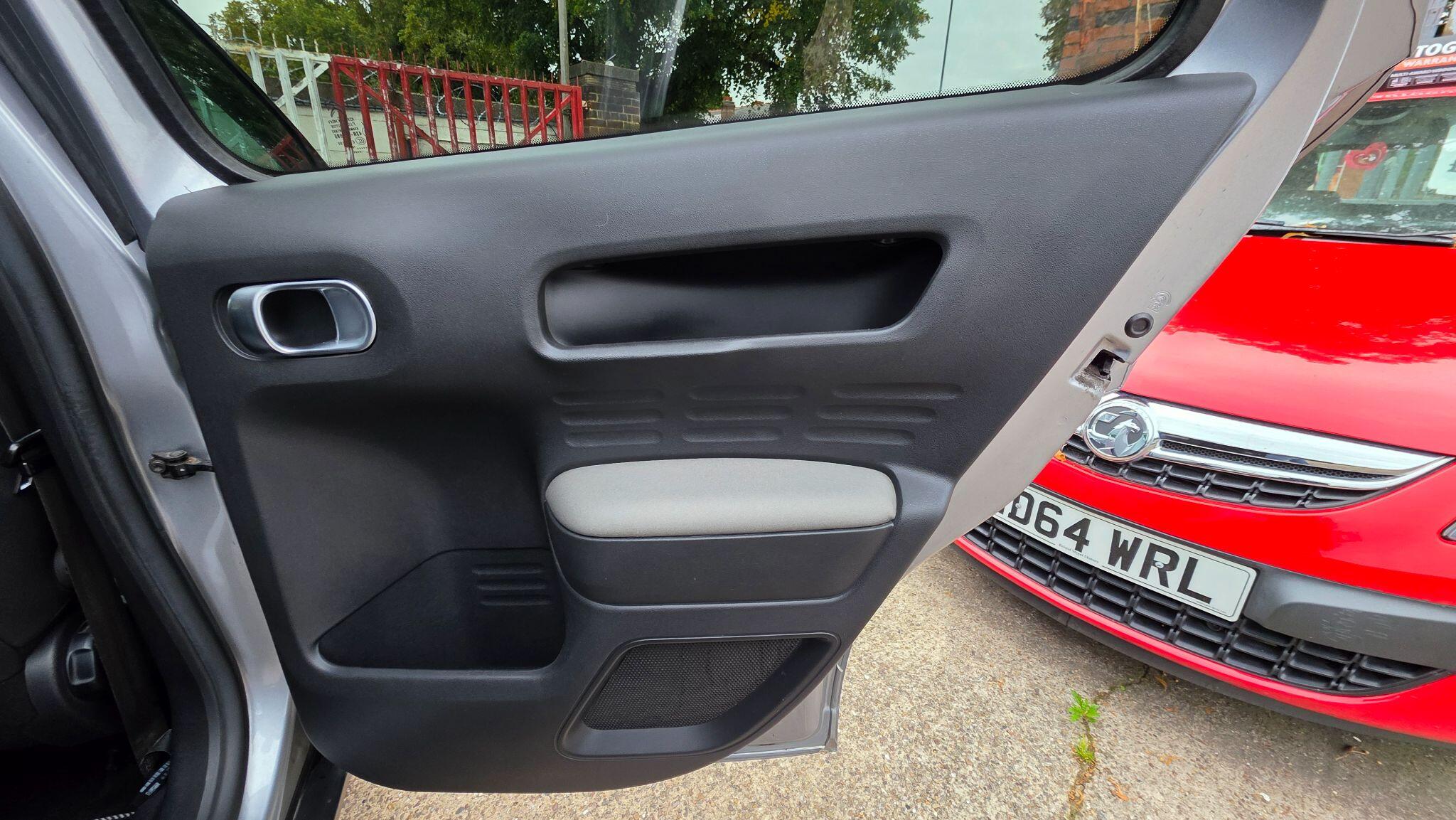 Citroen C4 Cactus view 37