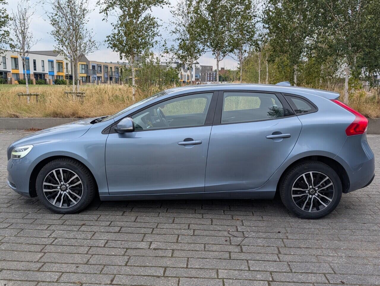 Volvo V40 view 18