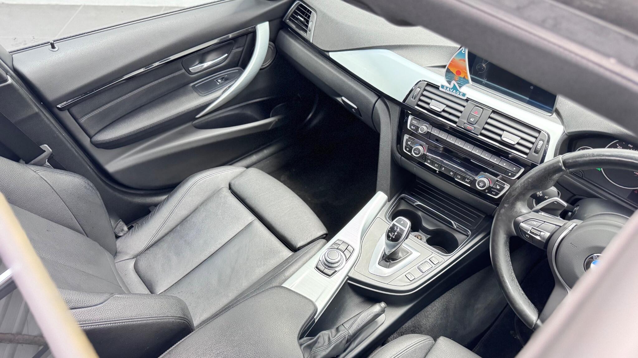 BMW 3 Series view 17