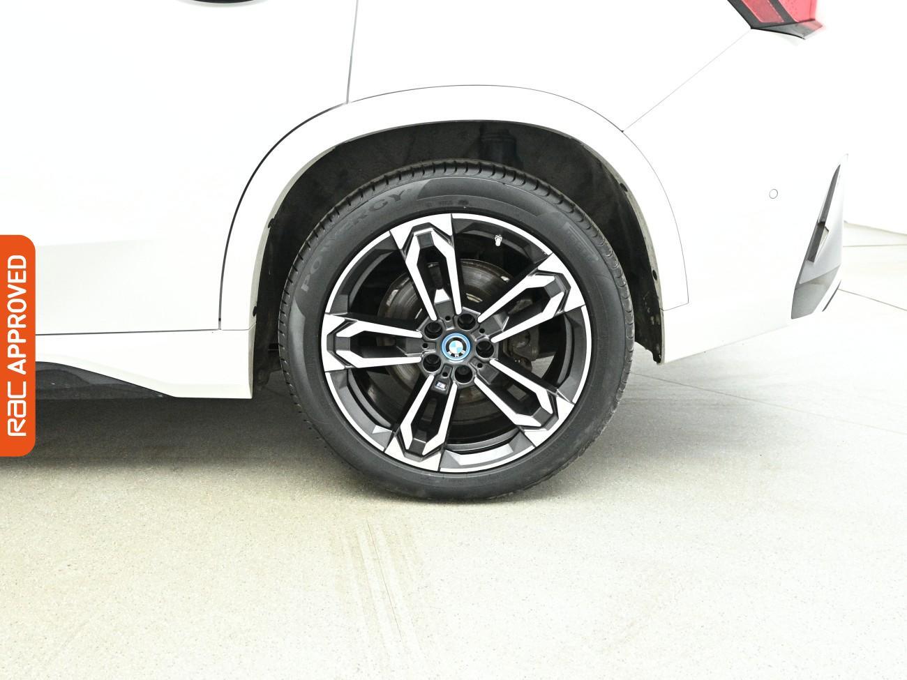 BMW Ix1 view 32