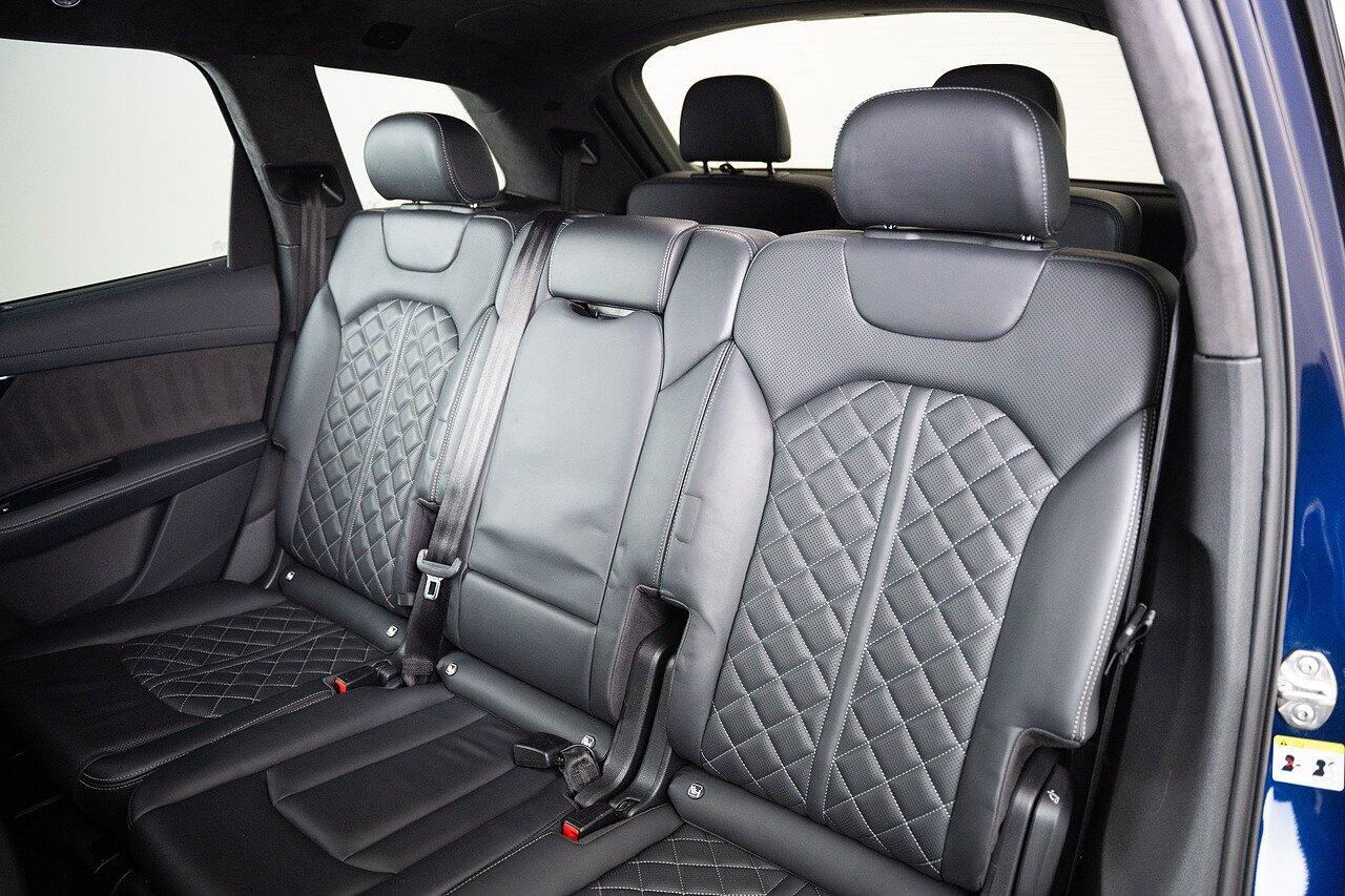 Audi Q7 view 20