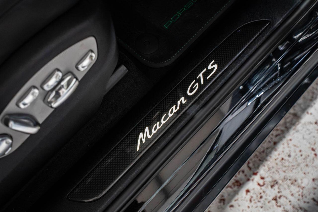 Porsche Macan view 14