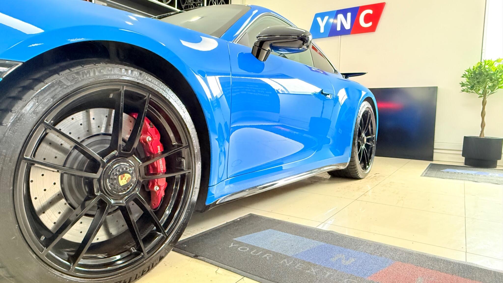 Porsche 911 view 39
