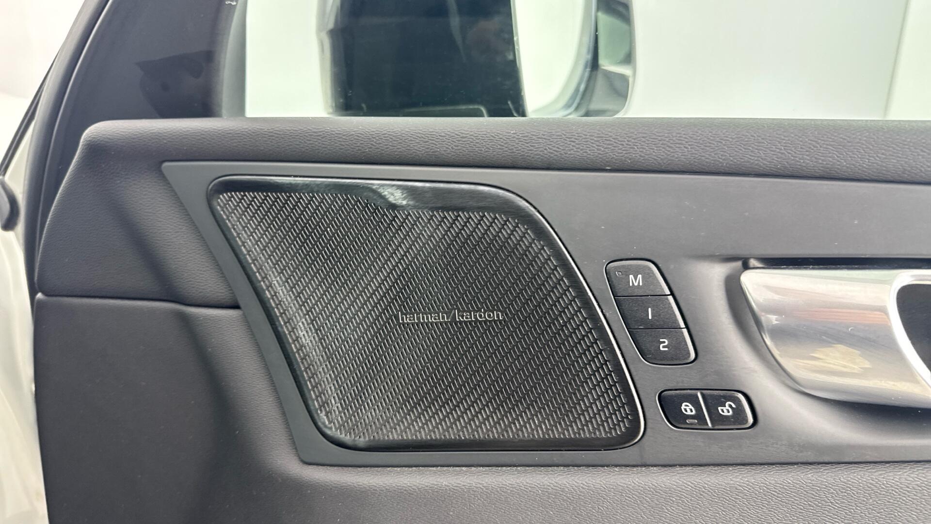 Volvo XC60 view 19