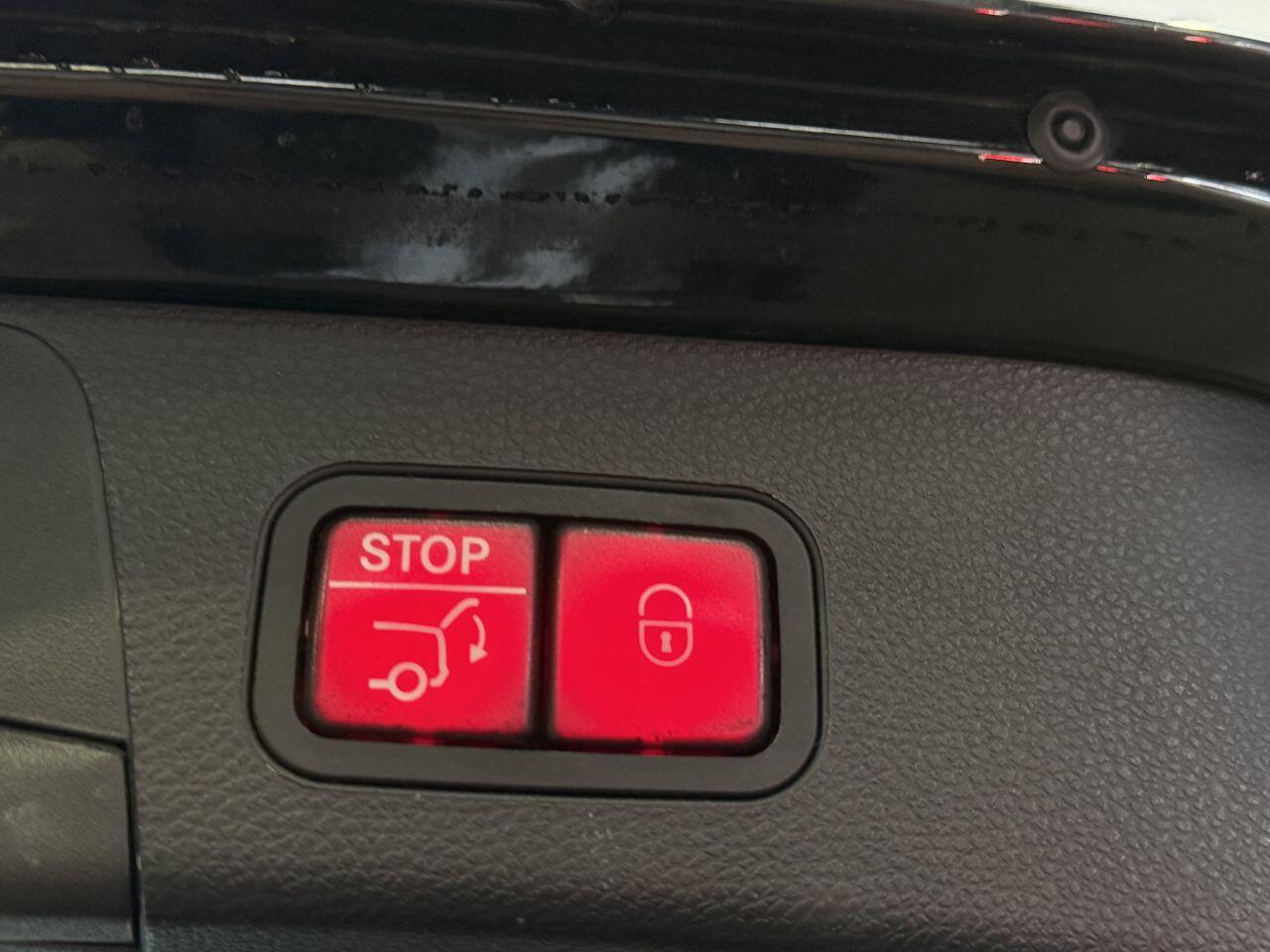 Mercedes-Benz C-Class view 18