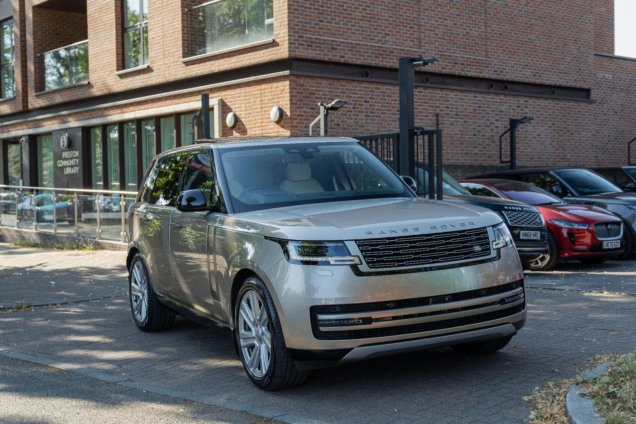 Land Rover Range Rover view 5
