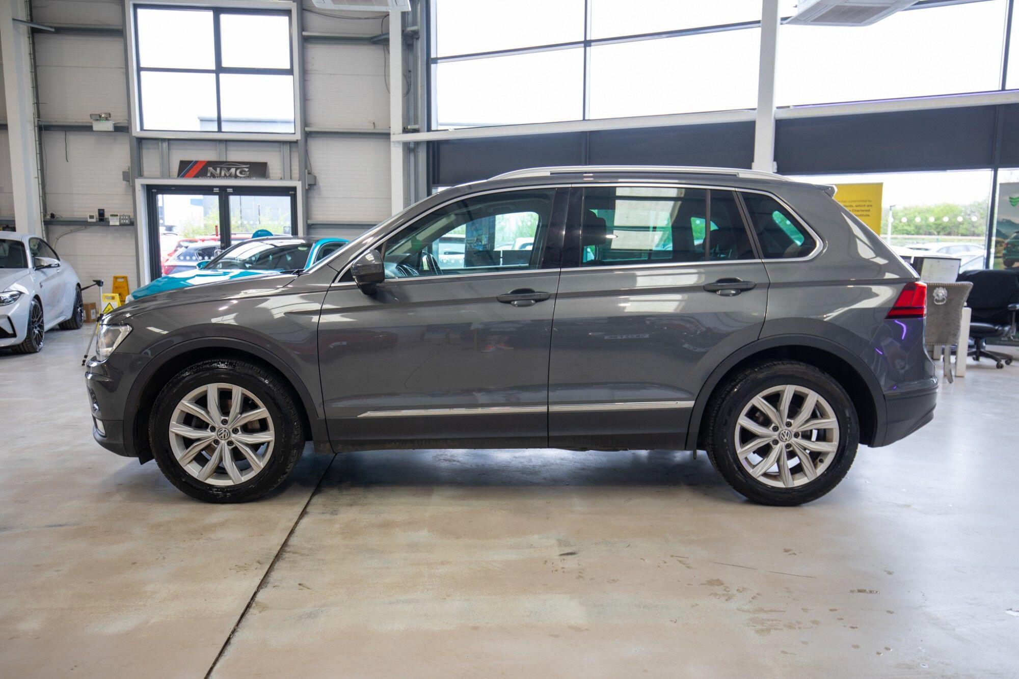 Volkswagen Tiguan view 12