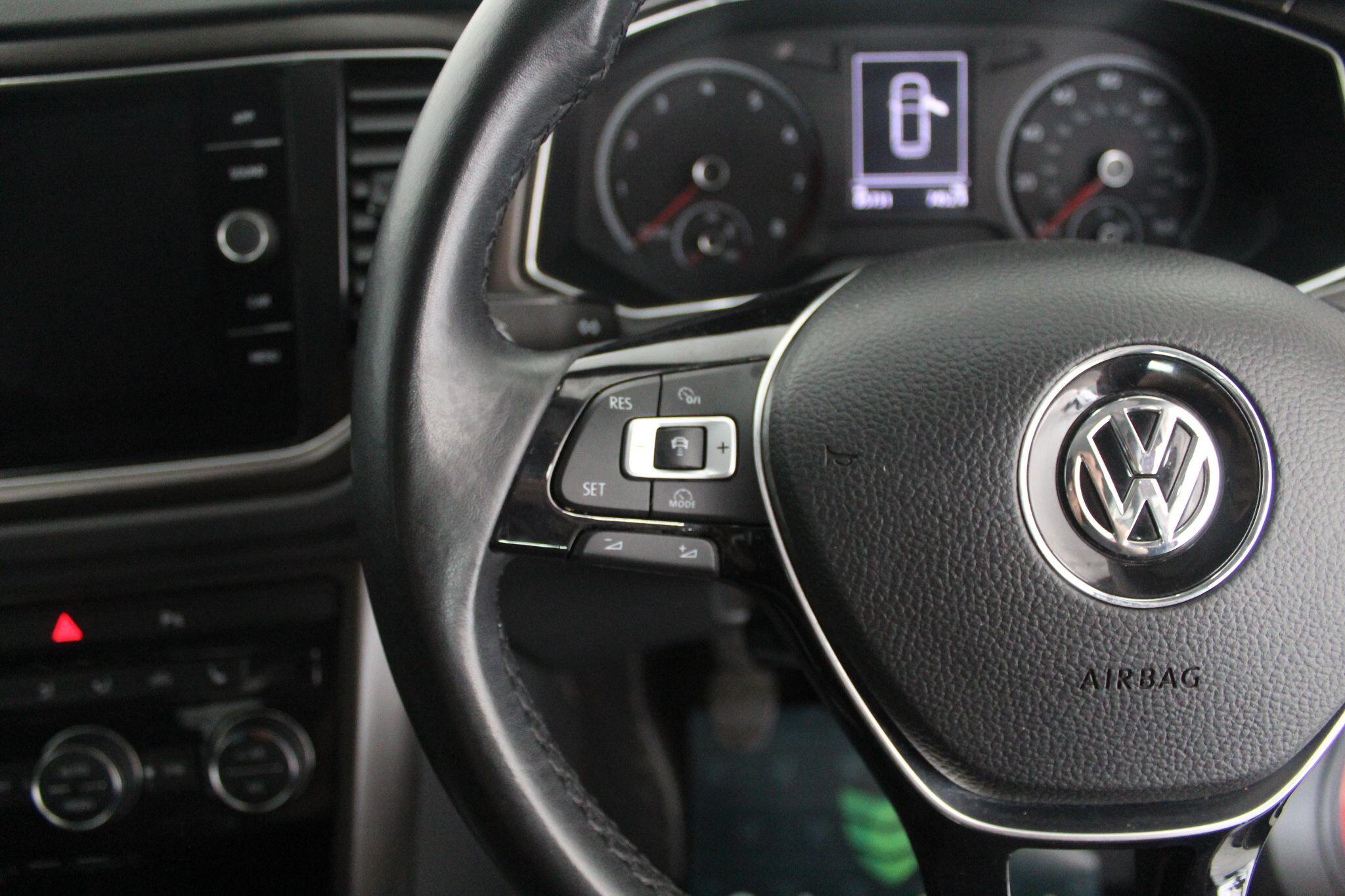 Volkswagen T-Roc view 42