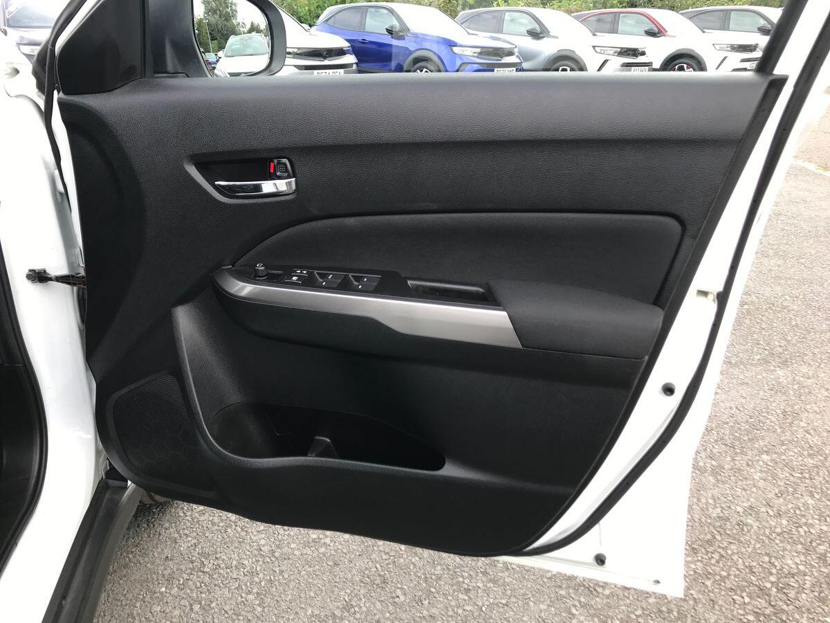 Suzuki Vitara view 16