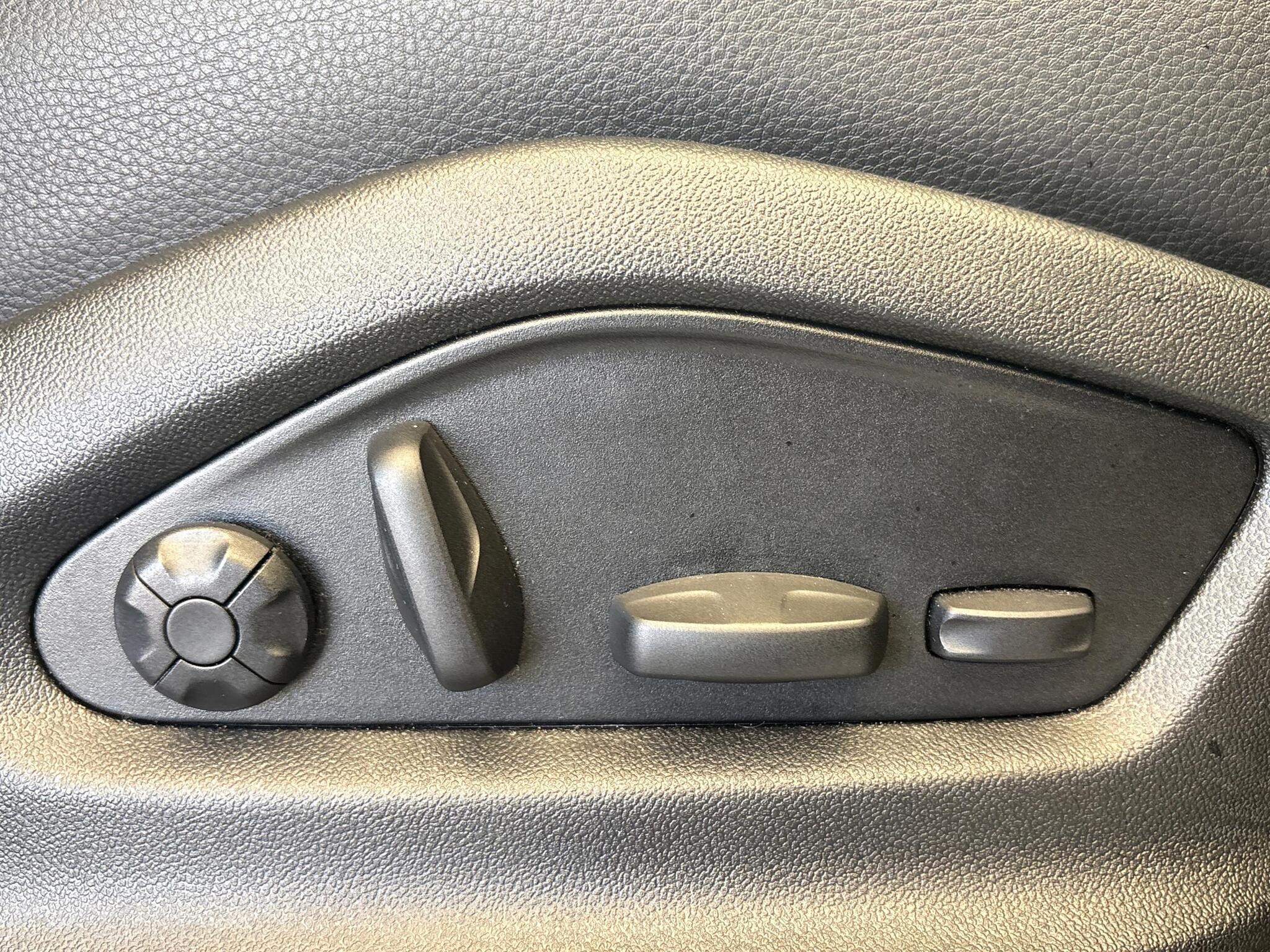 Porsche Cayenne view 35