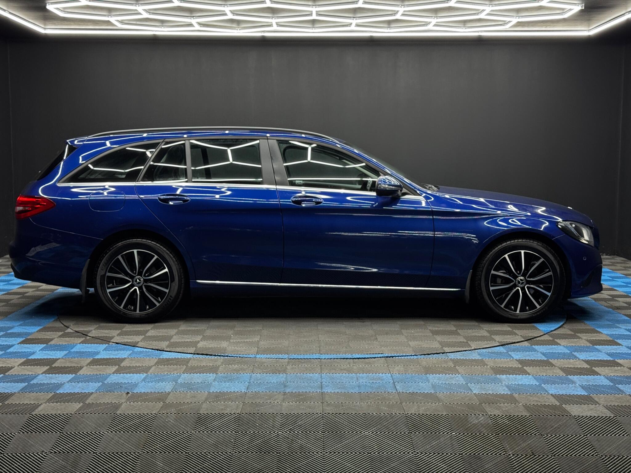 Mercedes-Benz C-Class view 4