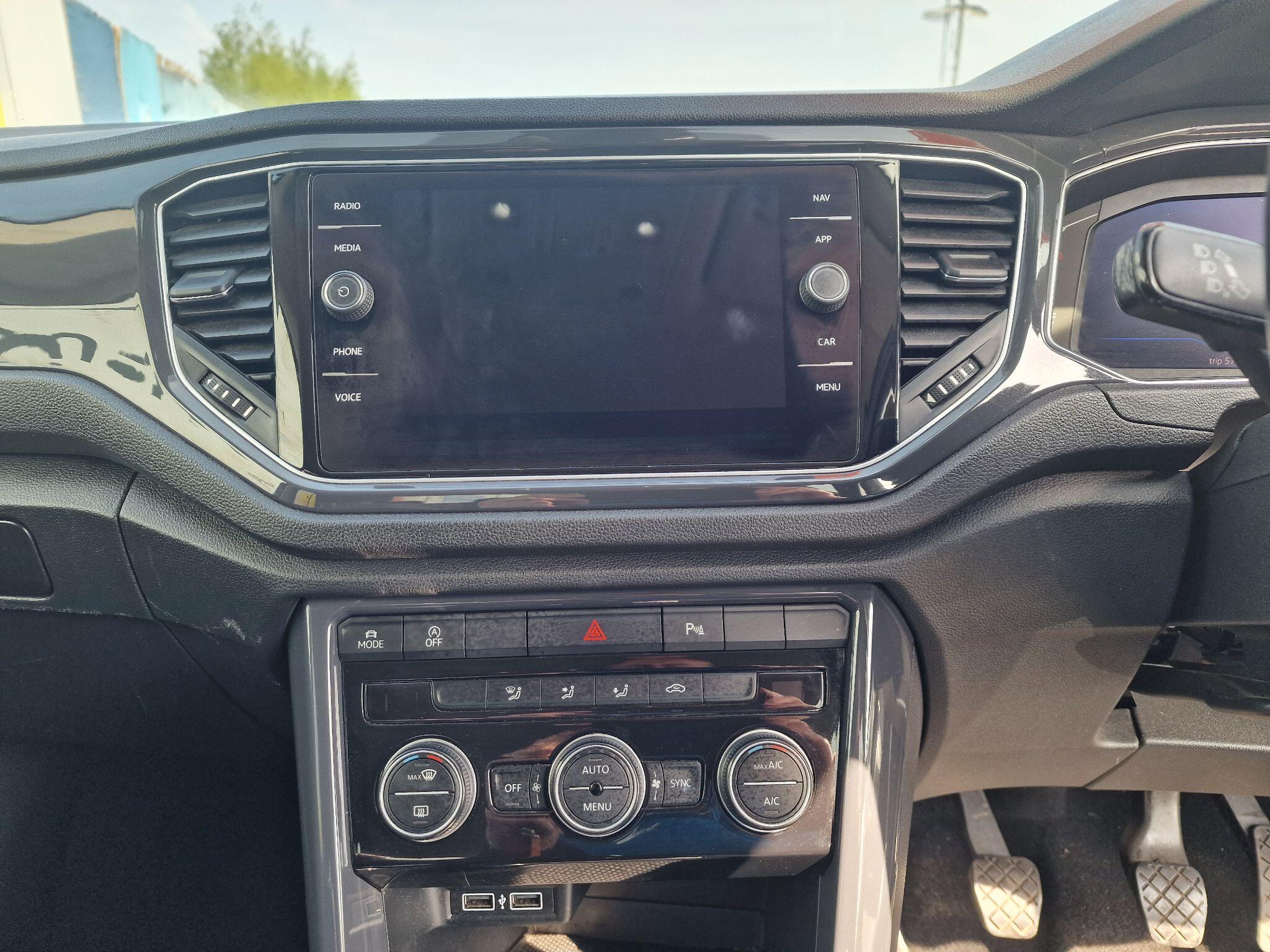 Volkswagen T-Roc view 50