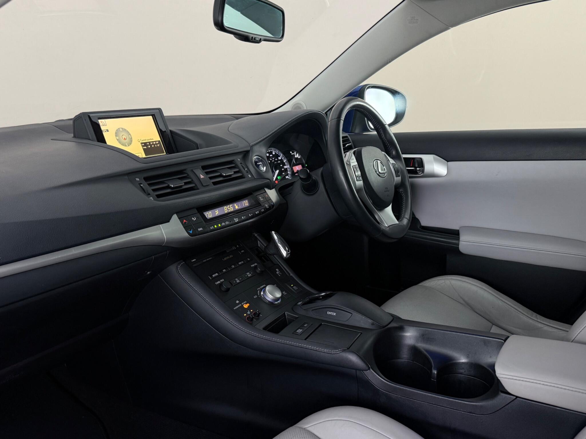 Lexus CT view 4