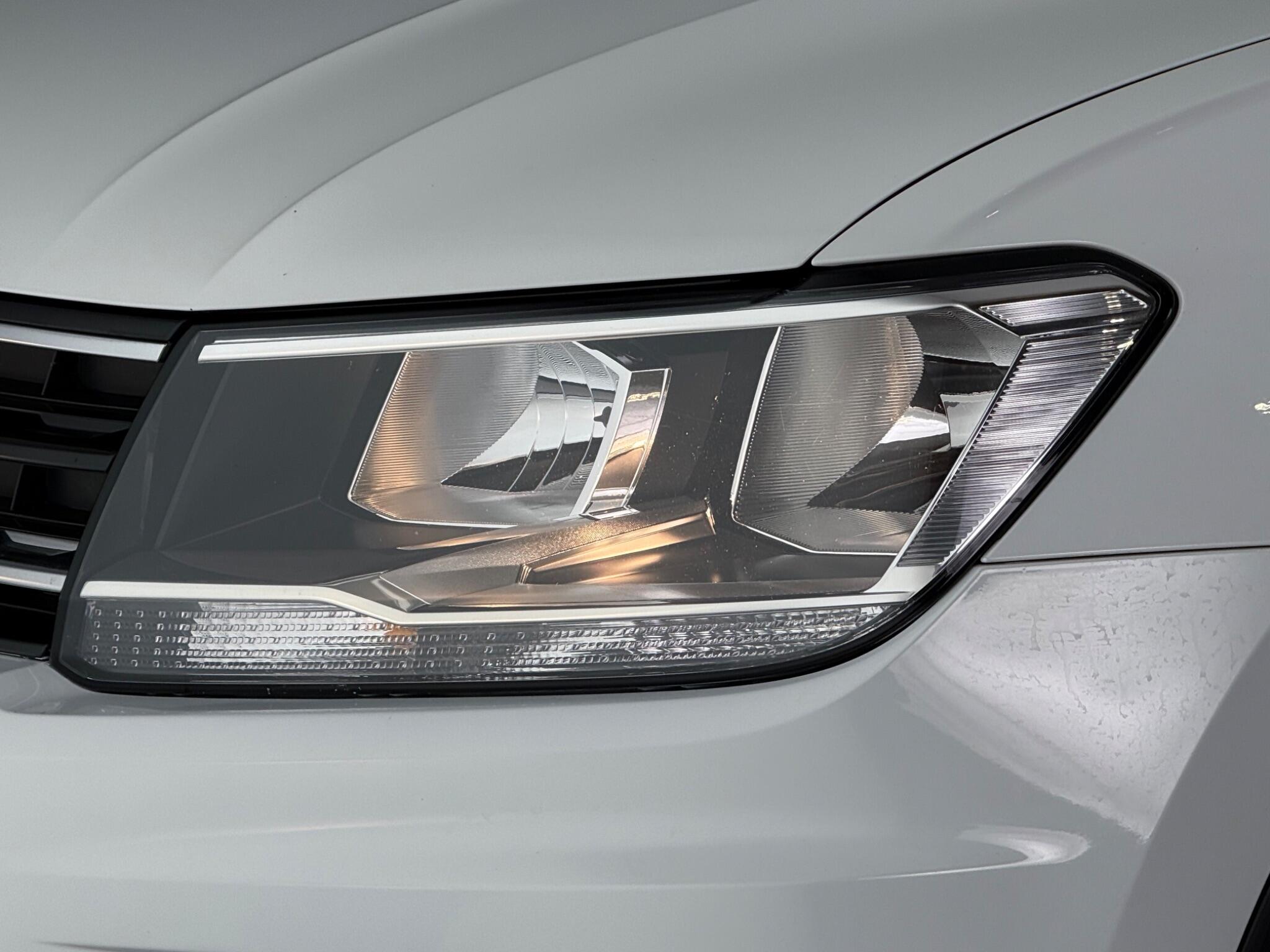 Volkswagen Tiguan view 12