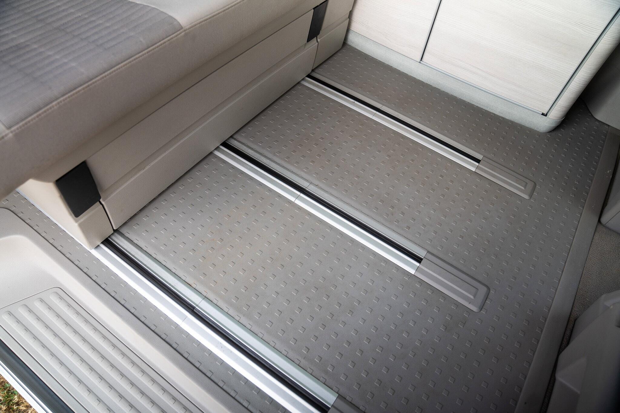 Volkswagen California view 32