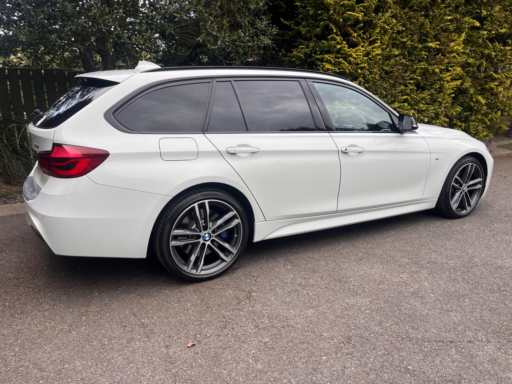 BMW 3 Series view 17