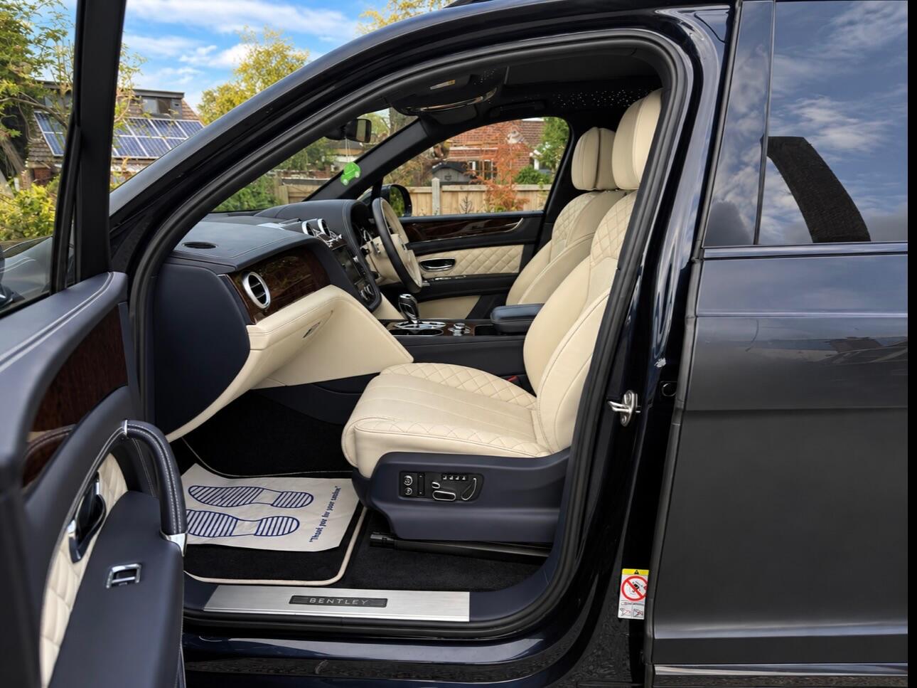 Bentley Bentayga view 26