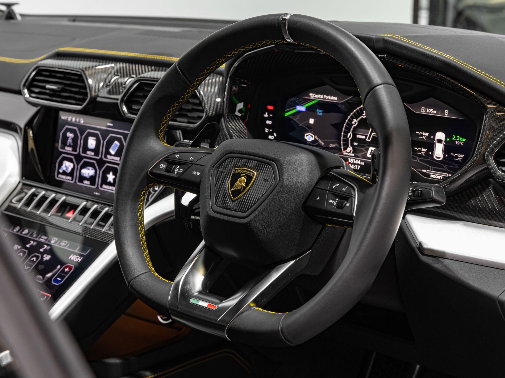 Lamborghini Urus view 19