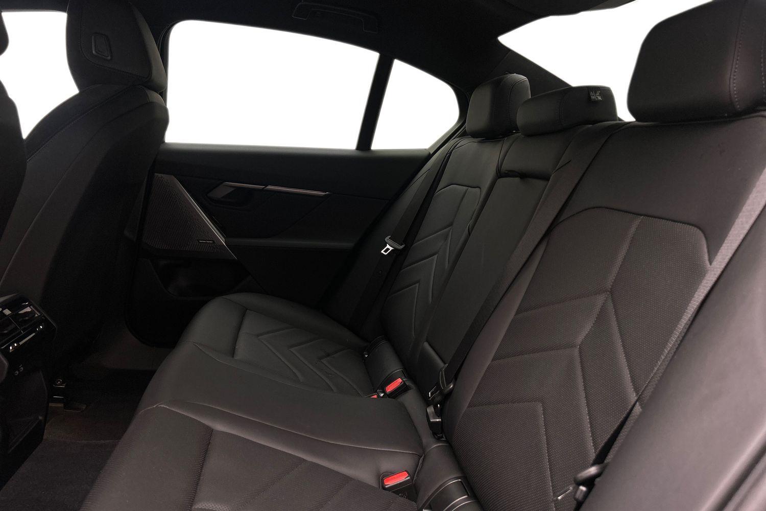 BMW i5 view 13