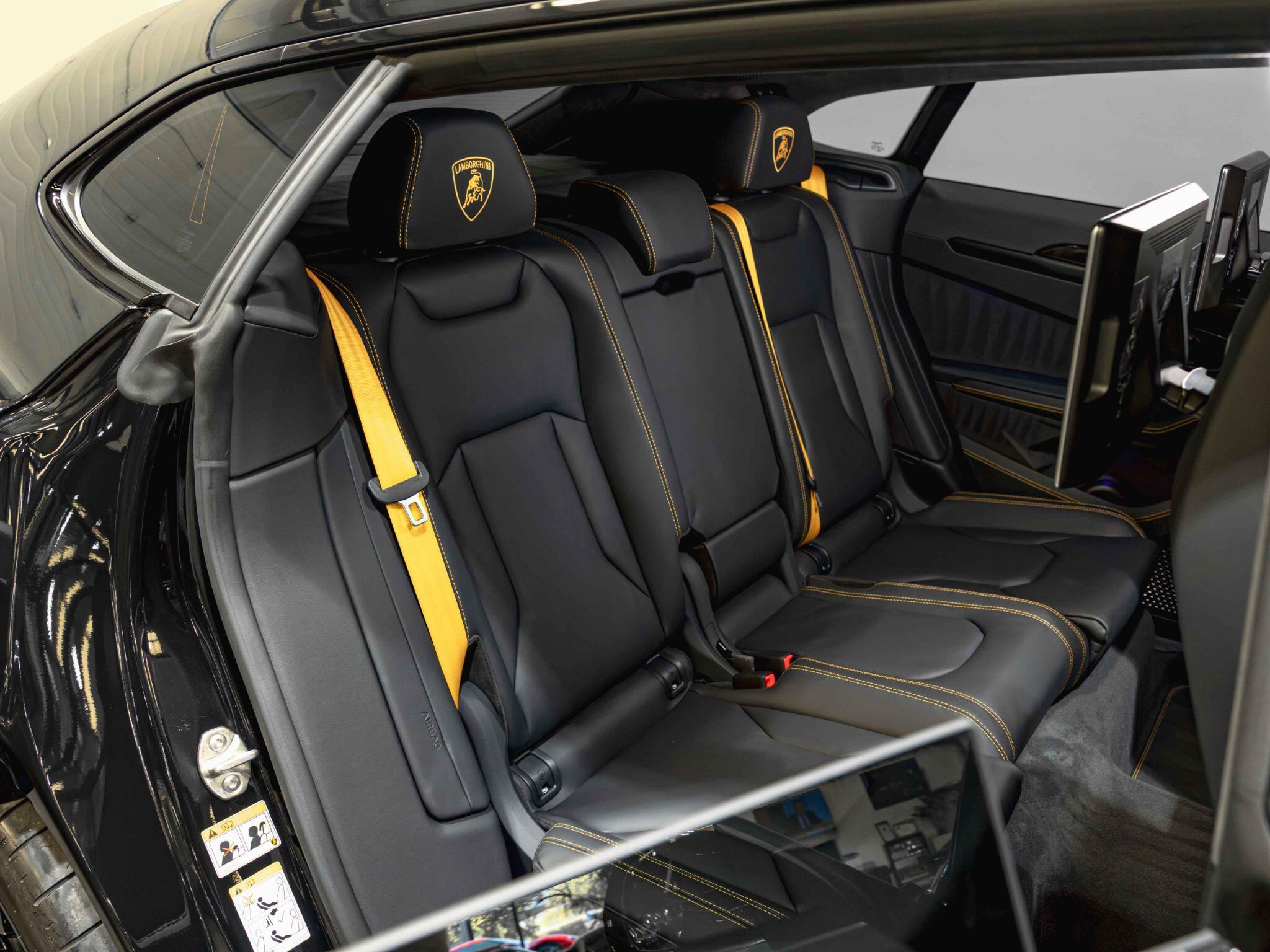 Lamborghini Urus view 30