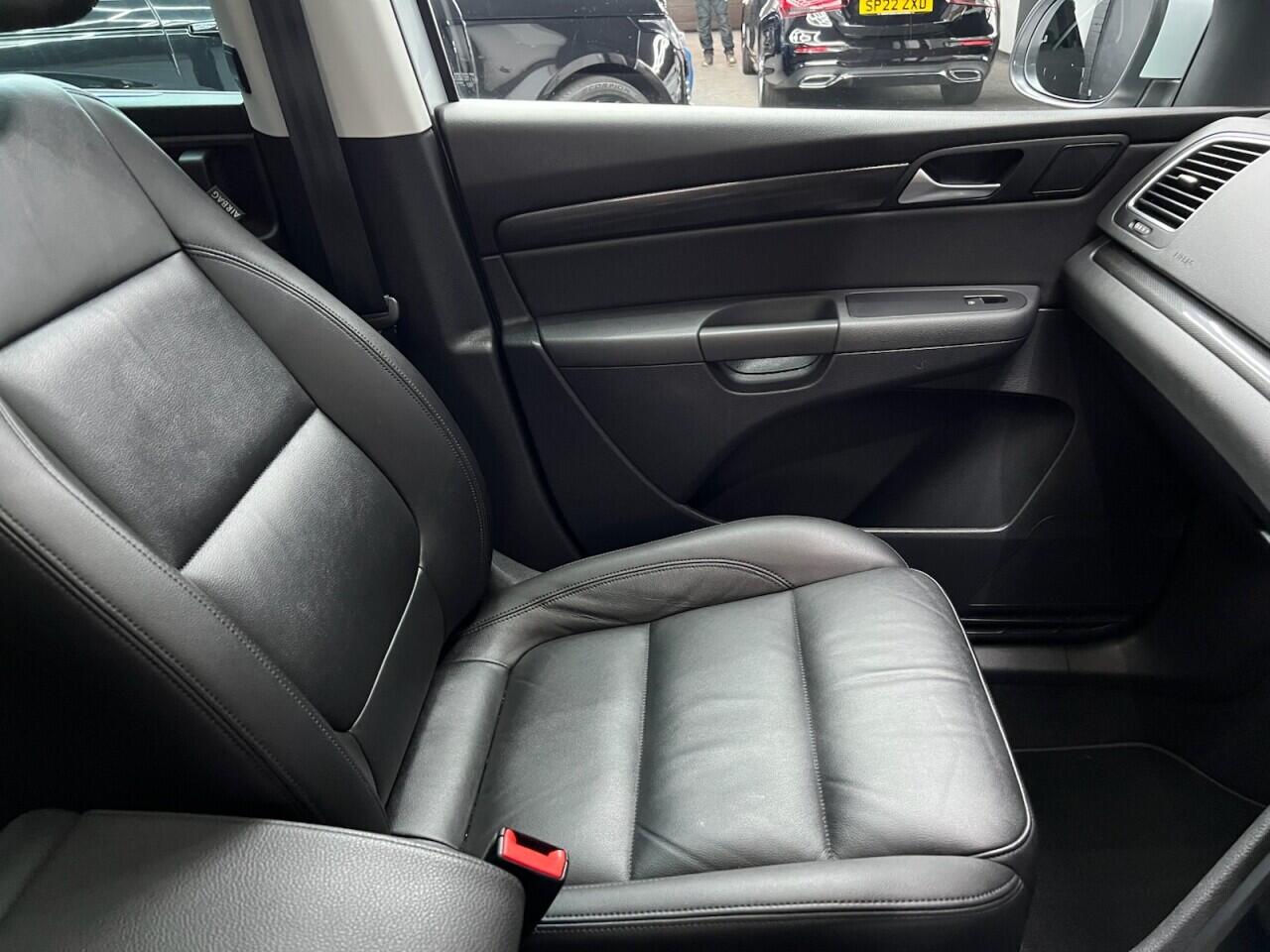 SEAT Alhambra view 35