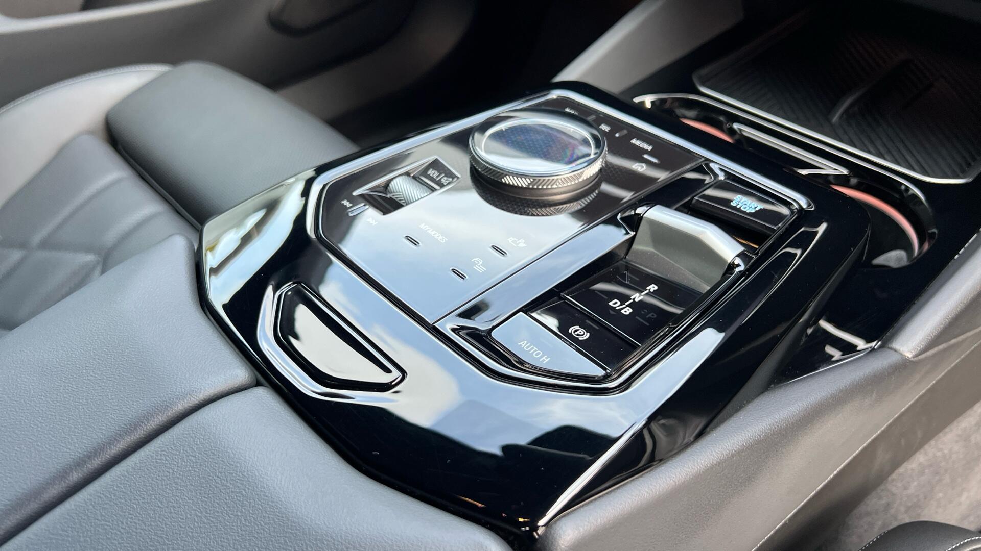 BMW i5 view 11