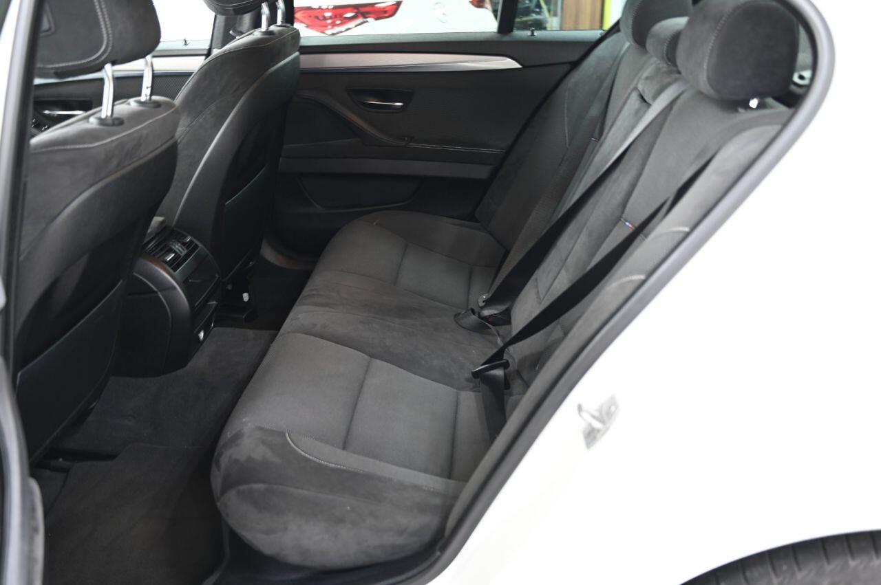 BMW 5 Series view 14