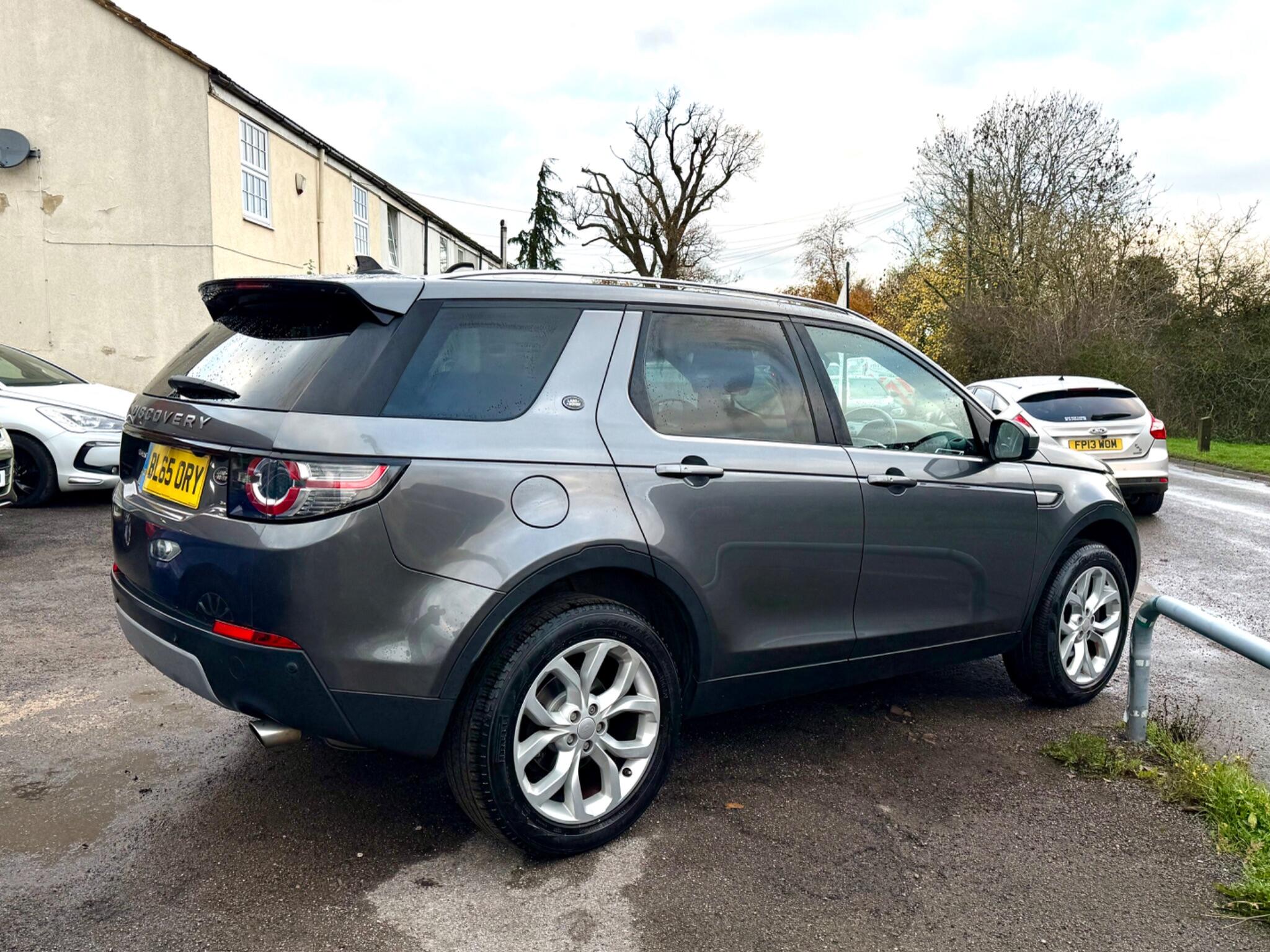 2015 Land Rover Discovery Sport 2.0 TD4 HSE Auto 4WD Euro 6 (s/s) 5dr • 86,302 miles image 5