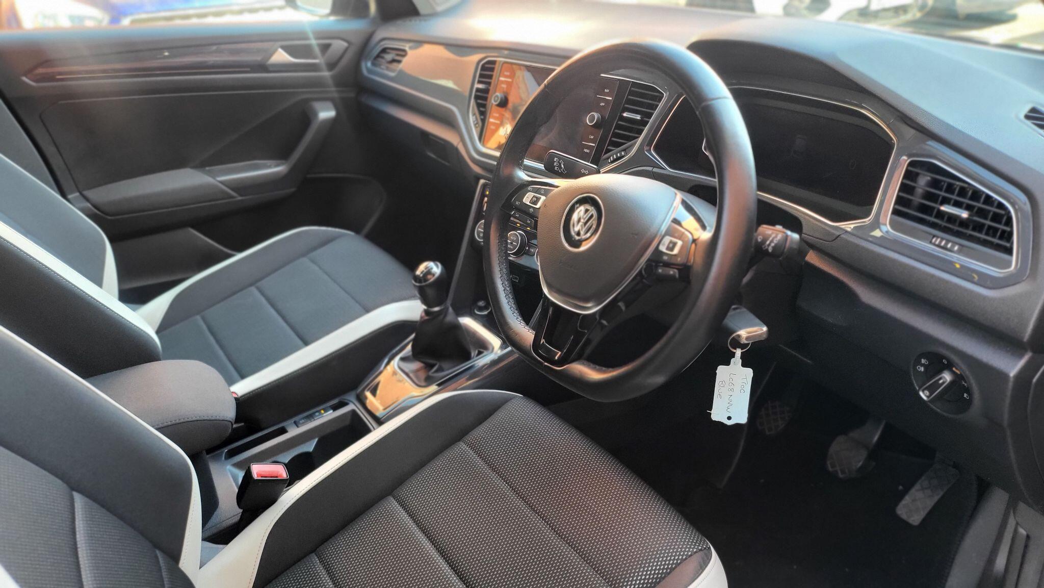 Volkswagen T-Roc view 15