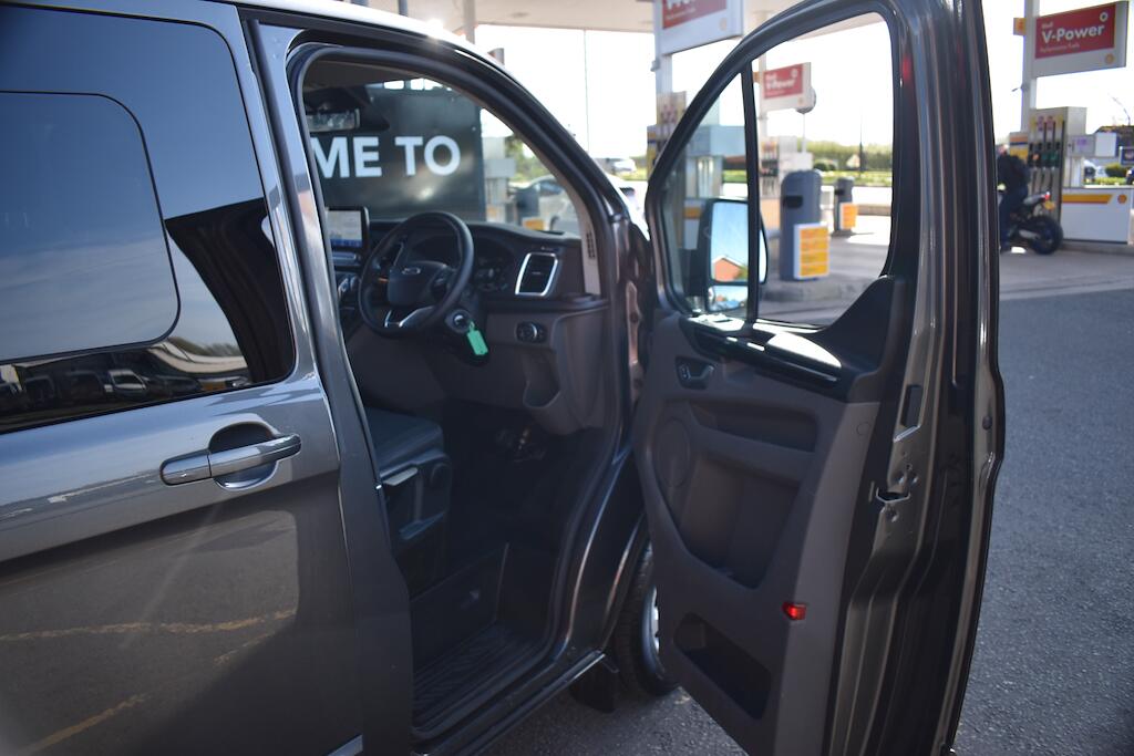 Ford Transit Custom view 25