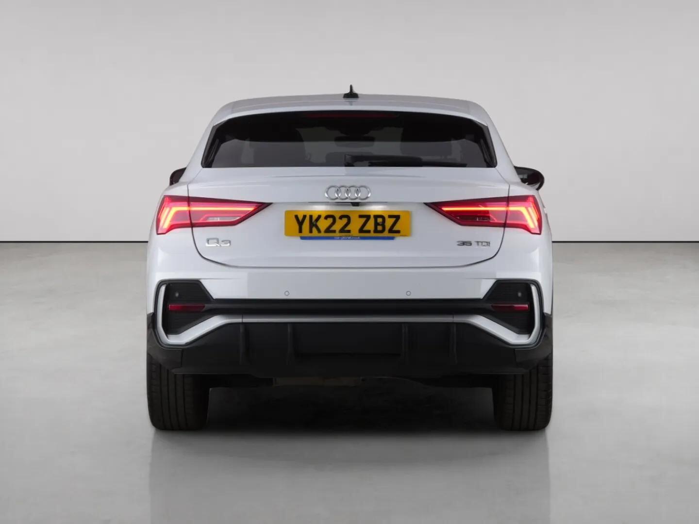 Audi Q3 view 7