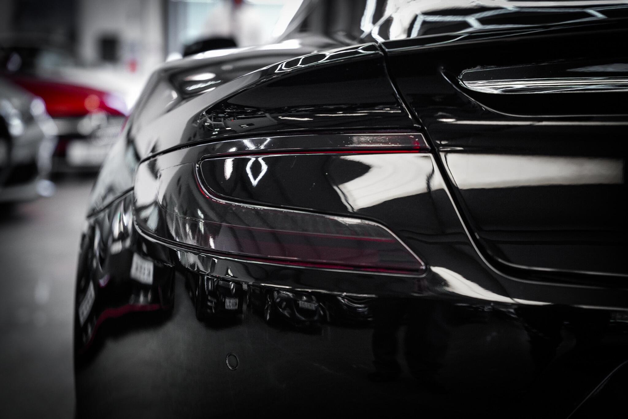 Aston Martin Vanquish view 36