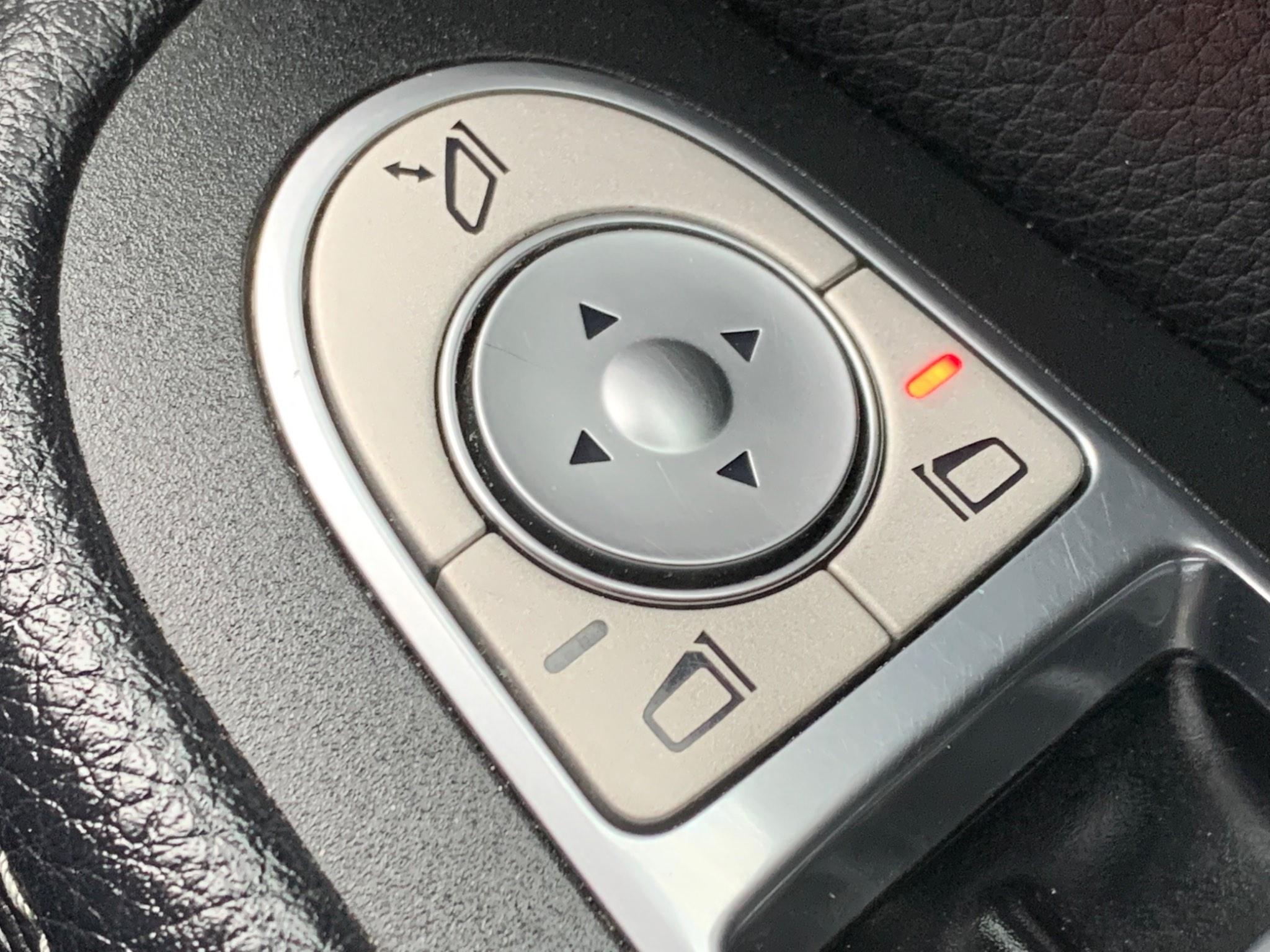 Mercedes-Benz C-Class view 30