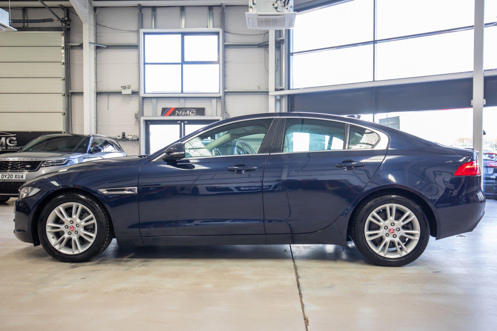 Jaguar Xe view 11