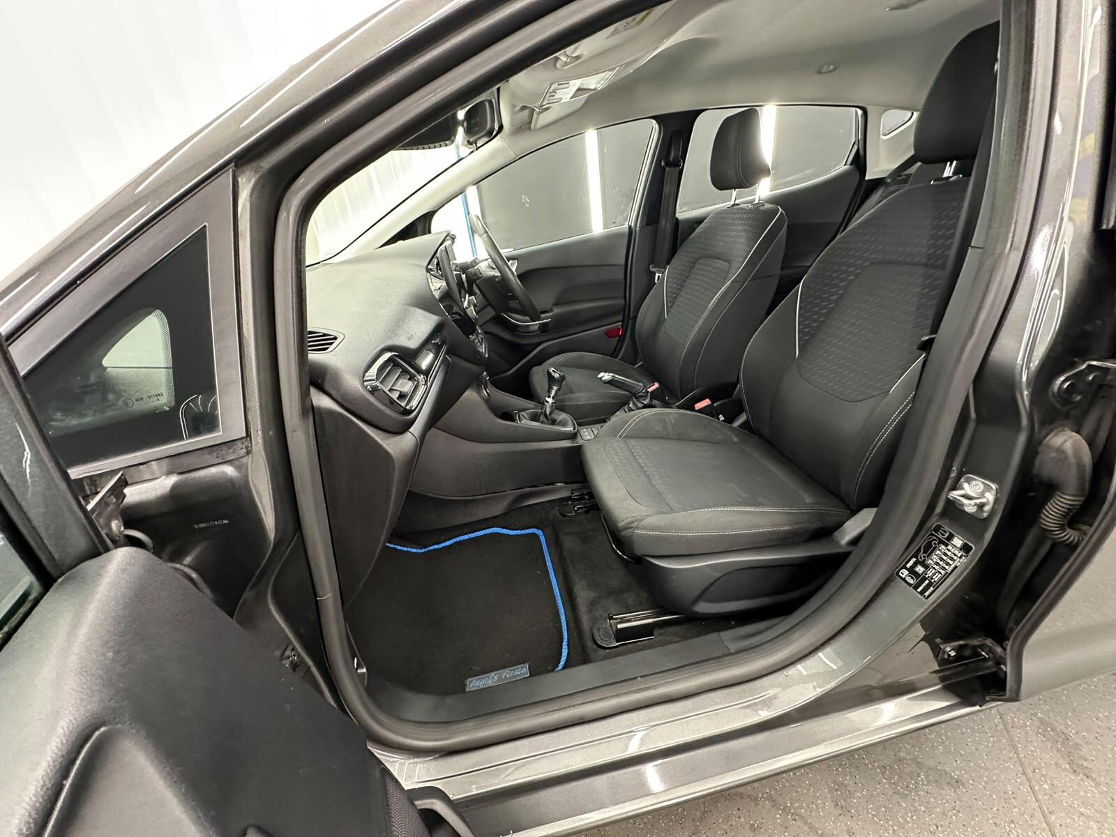 Ford Fiesta view 28