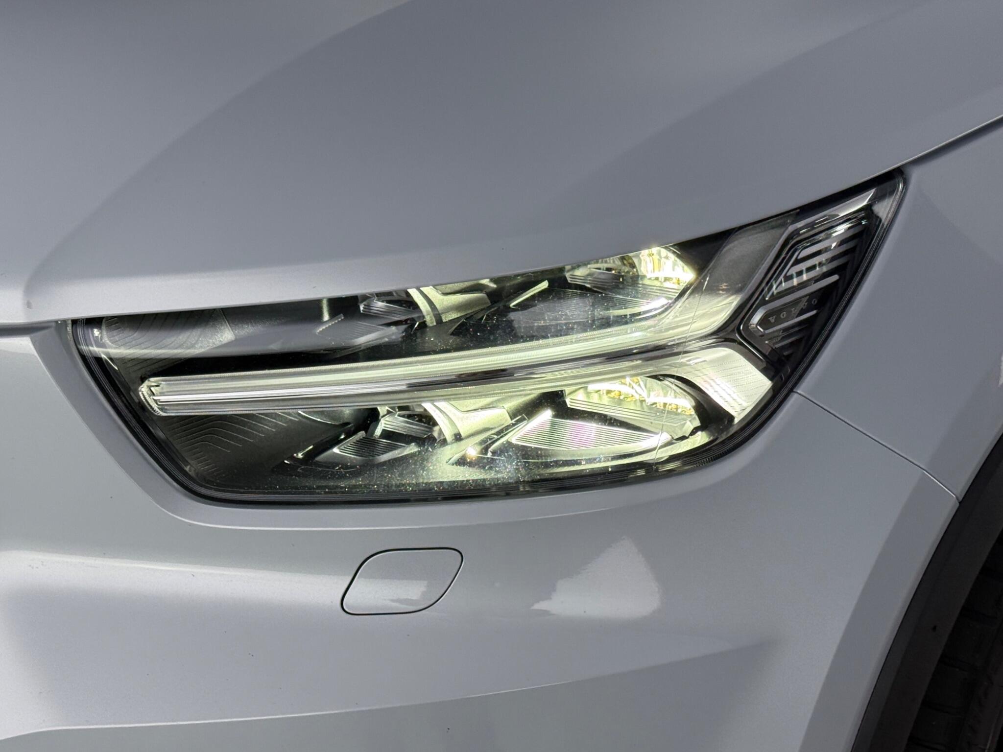Volvo XC40 view 11
