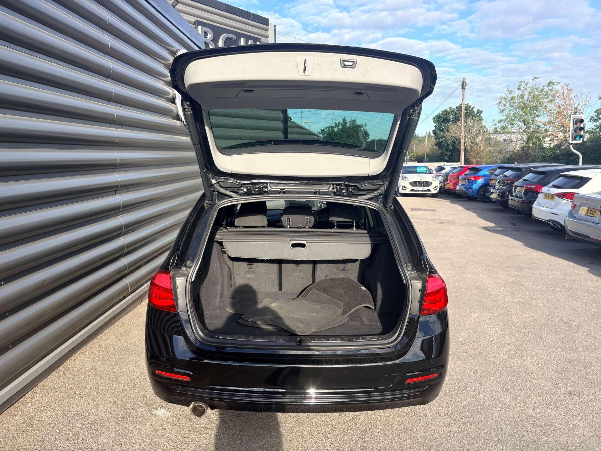 BMW 3 Series view 9