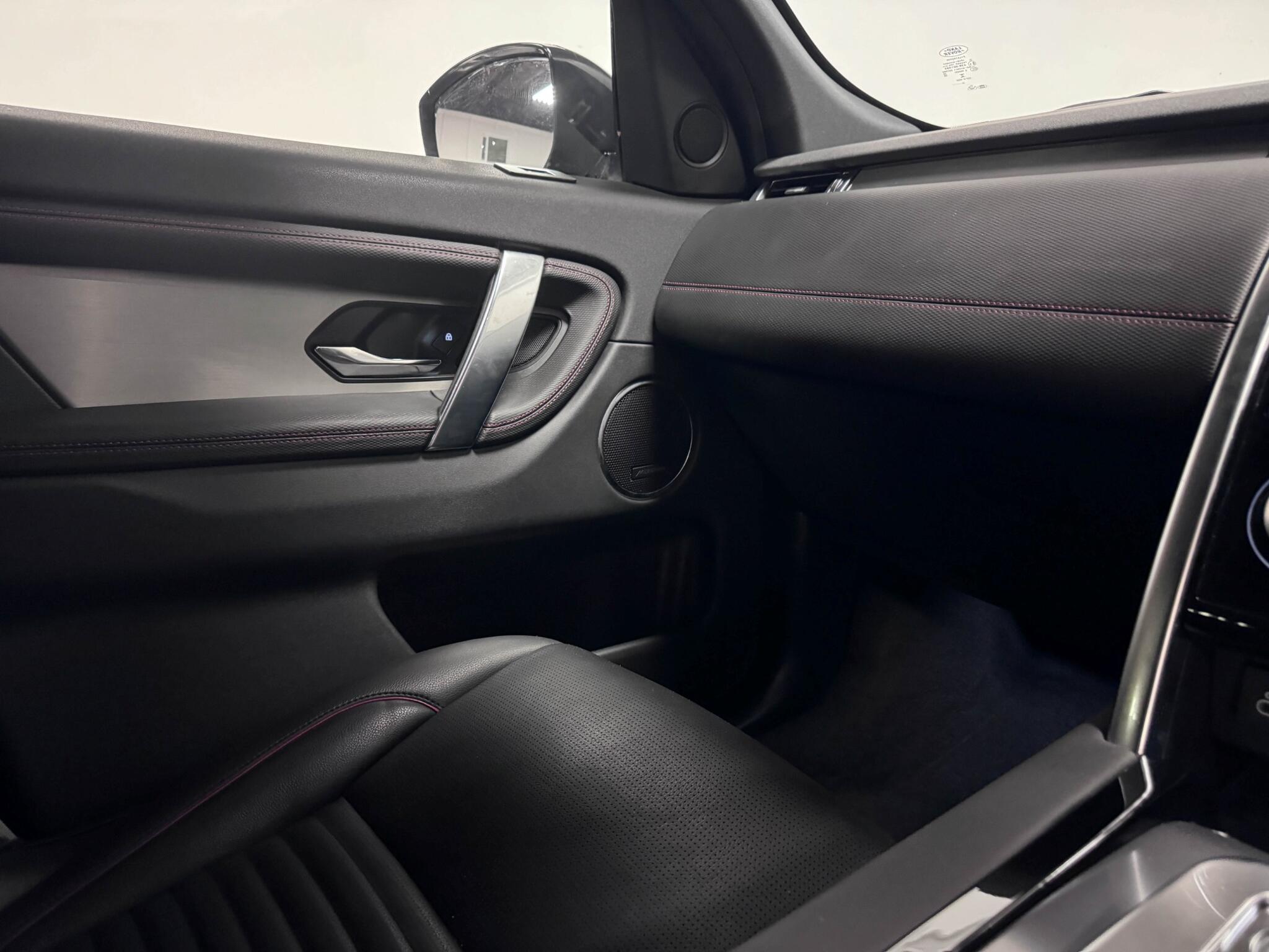 Land Rover Discovery Sport view 34