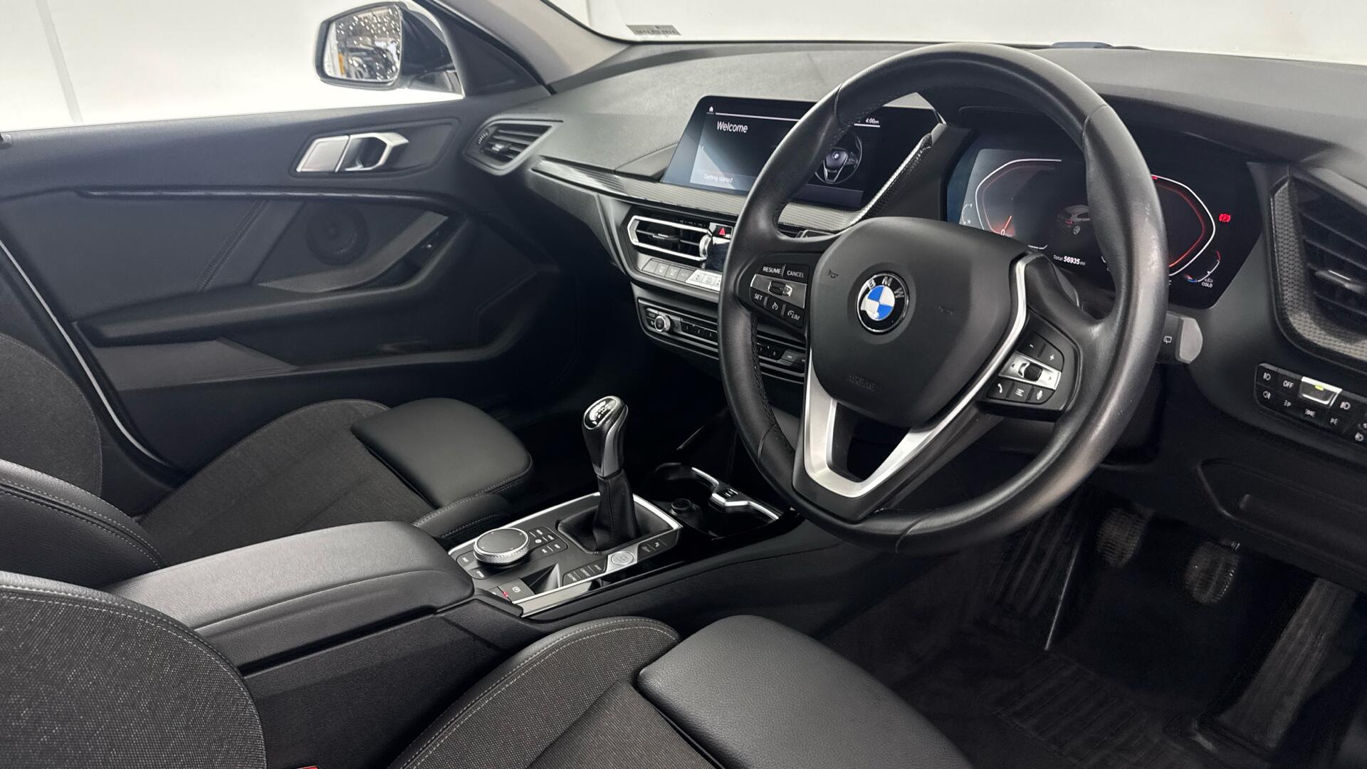 BMW 1 Series view 9