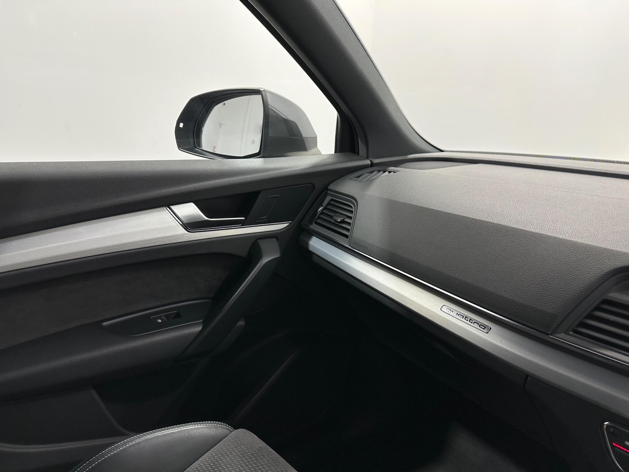 Audi Q5 view 28