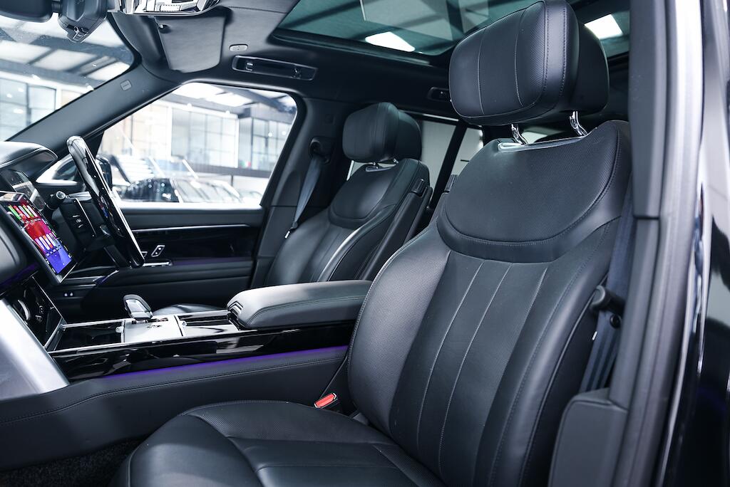 Land Rover Range Rover view 14