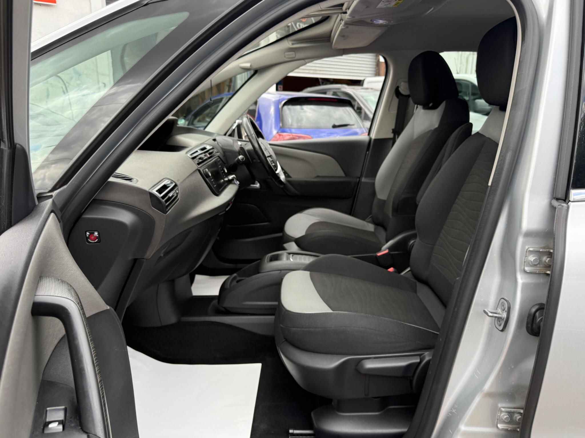 Citroen C4 Picasso - Image 41