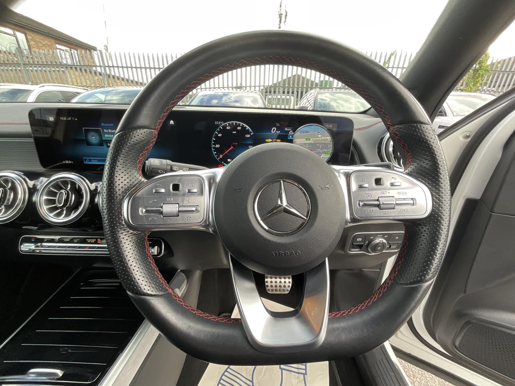 Mercedes-Benz 300 view 22