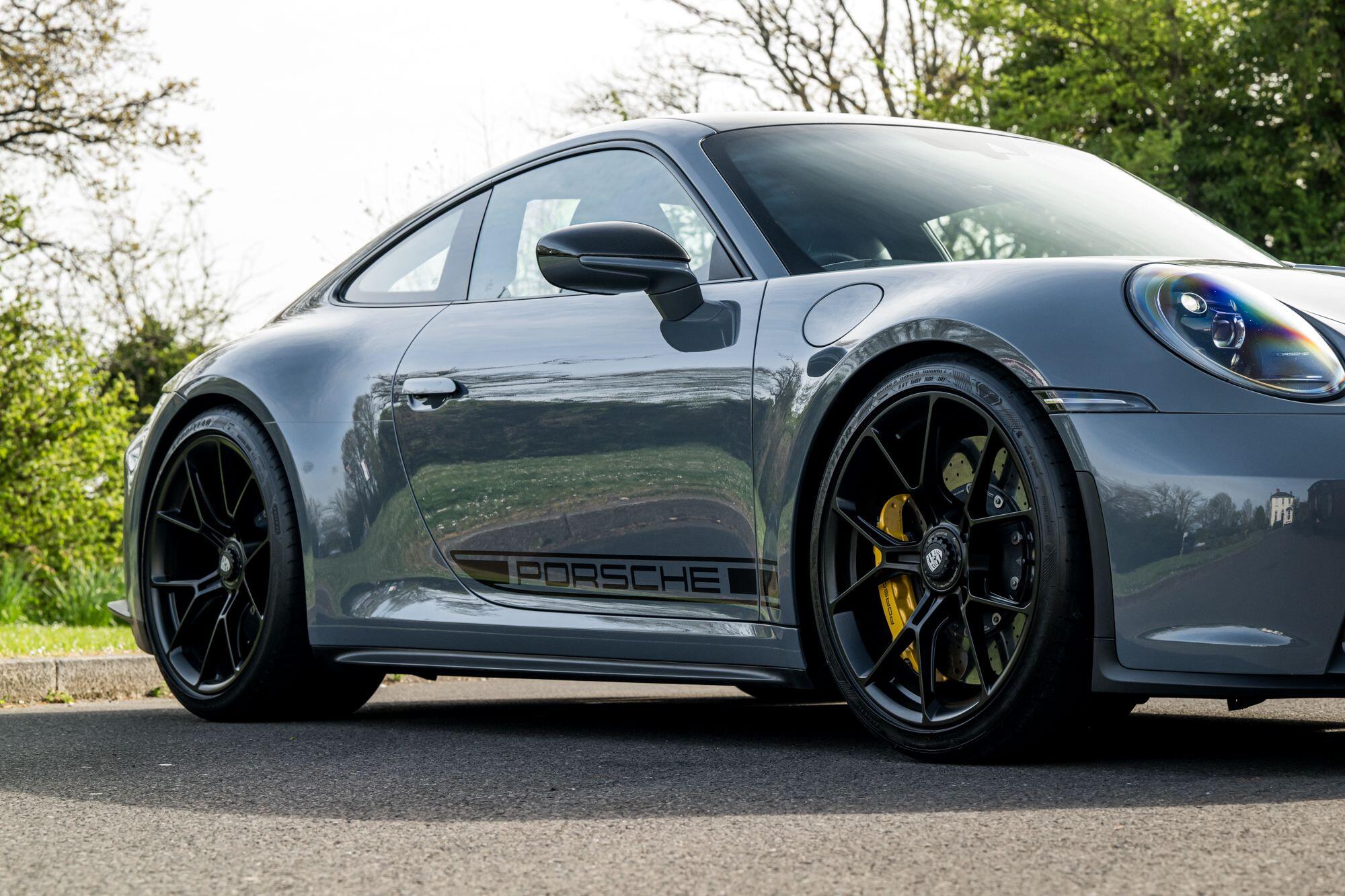 Porsche 911 view 20